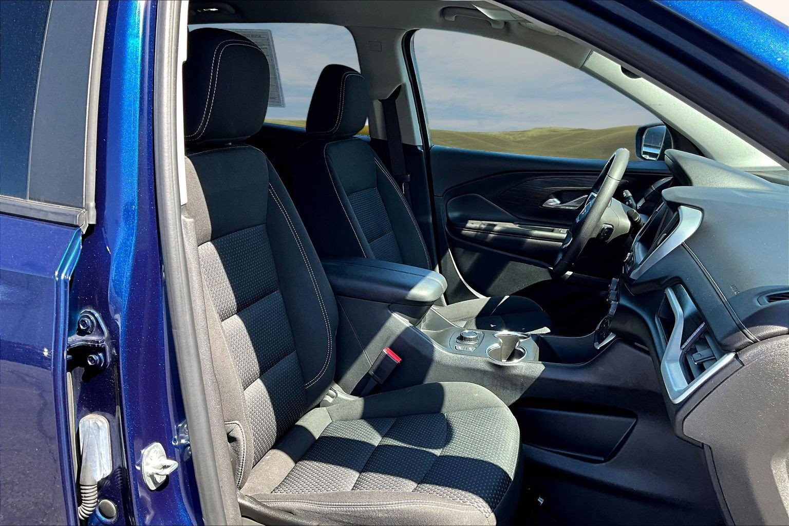 Used 2022 GMC Terrain SLE w/ Driver Convenience Package FWD image 21