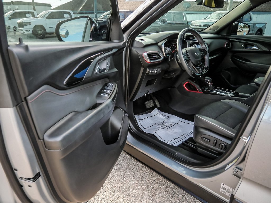 Used 2023 Chevrolet TrailBlazer RS w/ Convenience Package FWD image 28