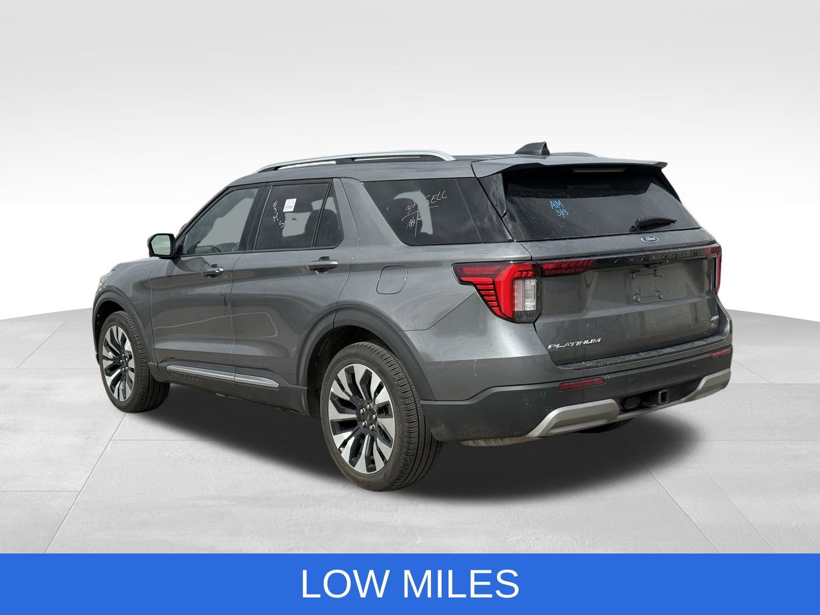 Used 2025 Ford Explorer Platinum w/ LUX Leather Package image 12