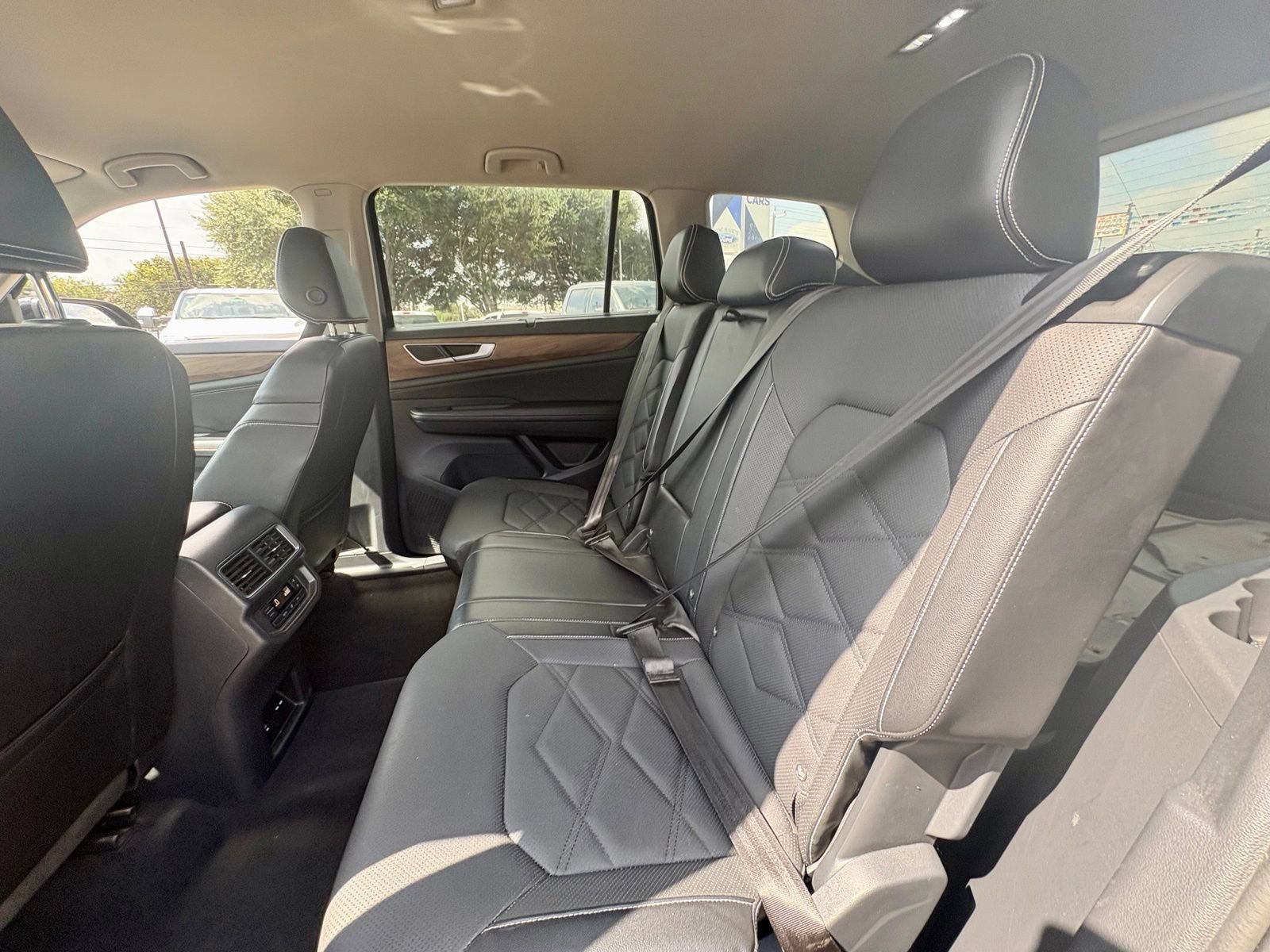 Used 2024 Volkswagen Atlas SE AWD/4WD image 10