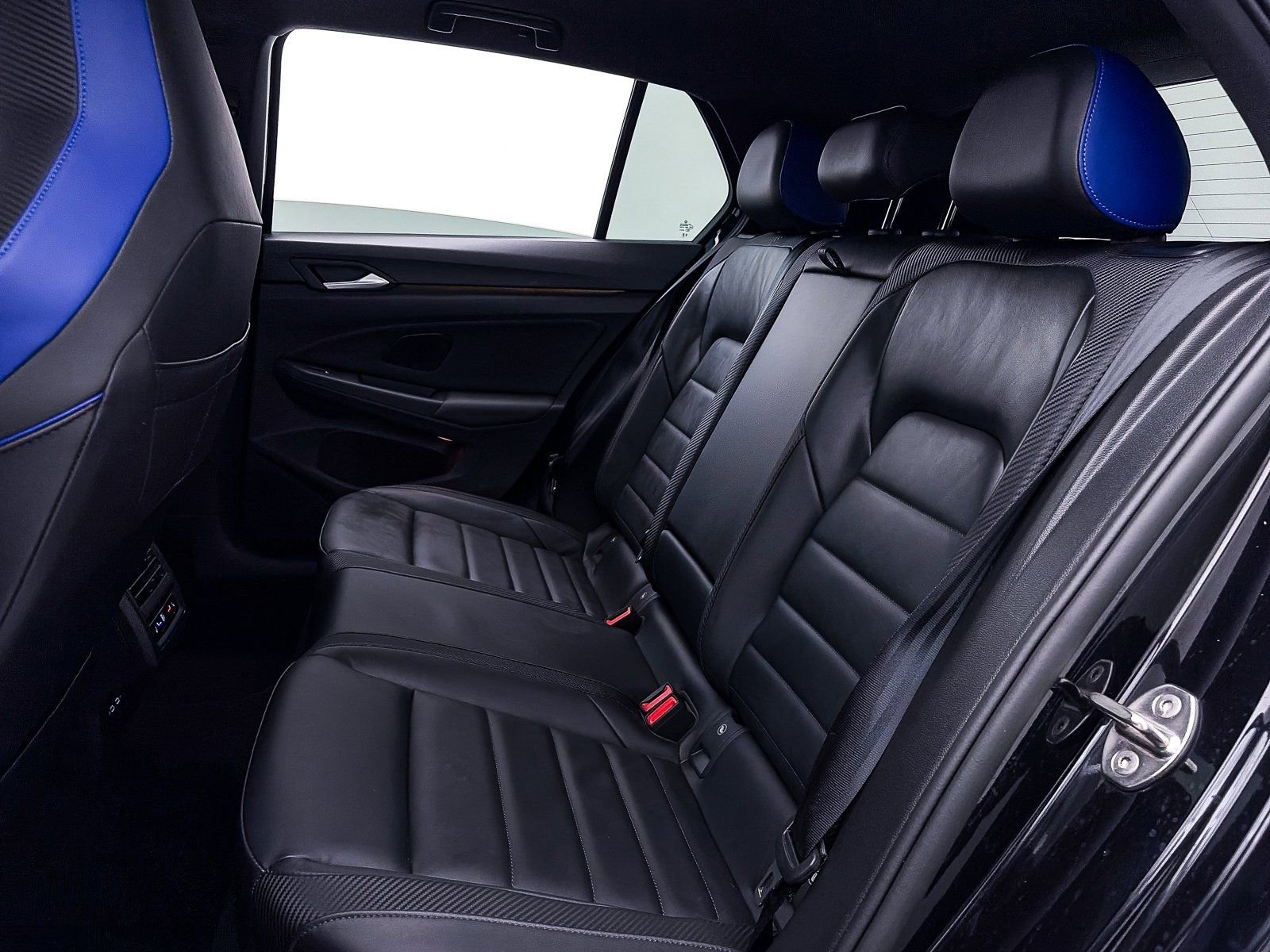 Used 2024 Volkswagen Golf R image 37