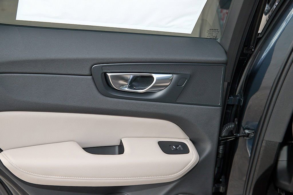 New 2026 Volvo XC60 B5 Plus w/ Protection Package Premier image 19