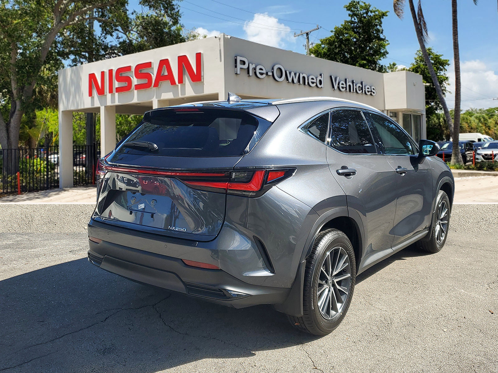 Used 2025 Lexus NX 250 FWD w/ Premium Package image 4
