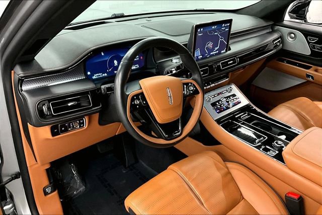 Used 2023 Lincoln Aviator Black Label w/ Class IV Trailer Tow Package image 13