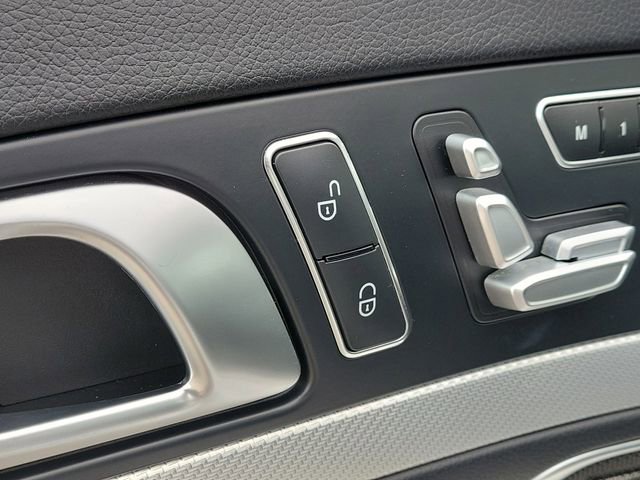 Used 2017 Mercedes-Benz SL 550 w/ Driver Assistance Package image 11