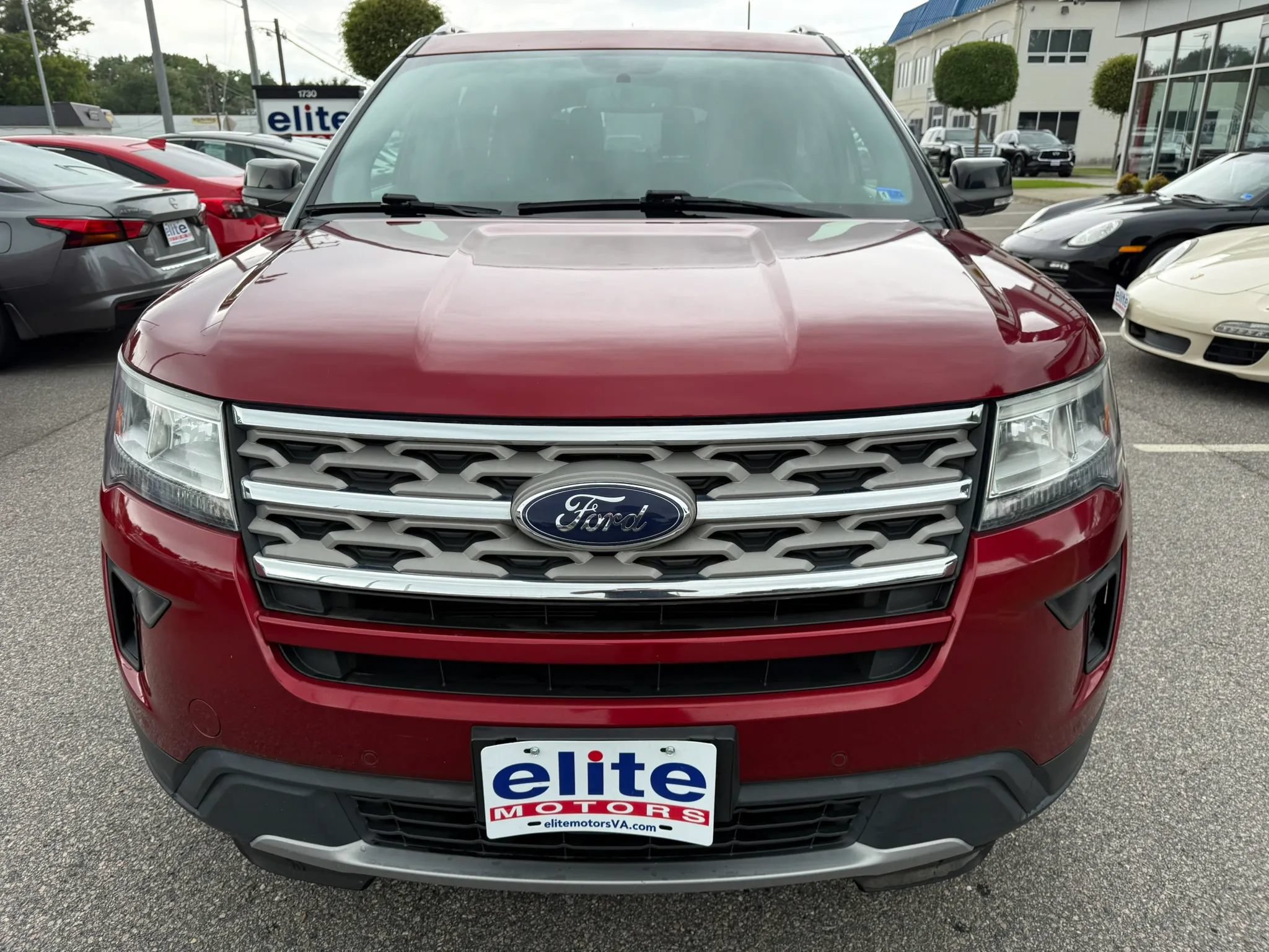 Used 2018 Ford Explorer XLT w/ Equipment Group 202A AWD/4WD image 2