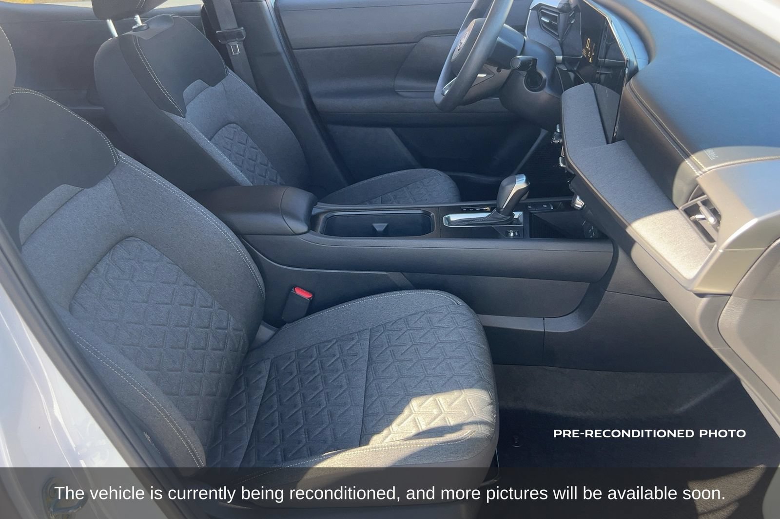 Used 2025 Nissan Kicks SV FWD image 13