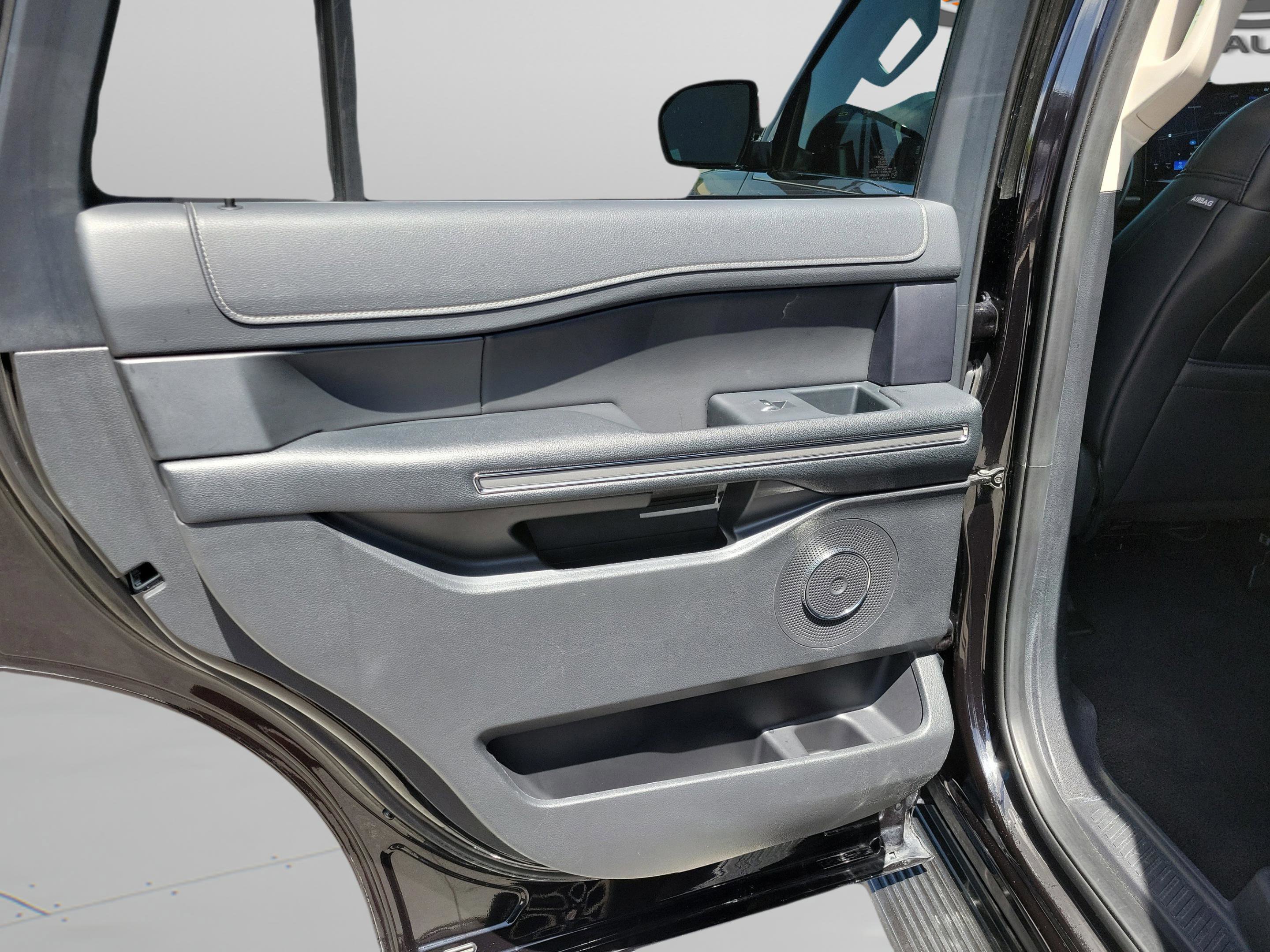 Used 2024 Ford Expedition XLT image 25