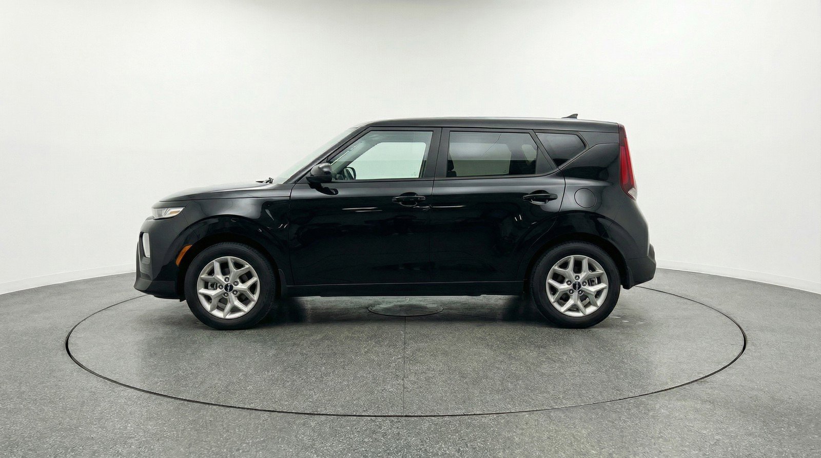 Used 2025 Kia Soul LX w/ LX Technology Package FWD image 5