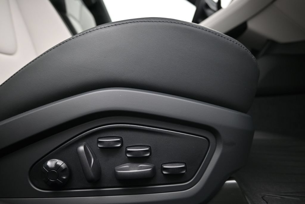 New 2026 Porsche Taycan 4S AWD/4WD image 15