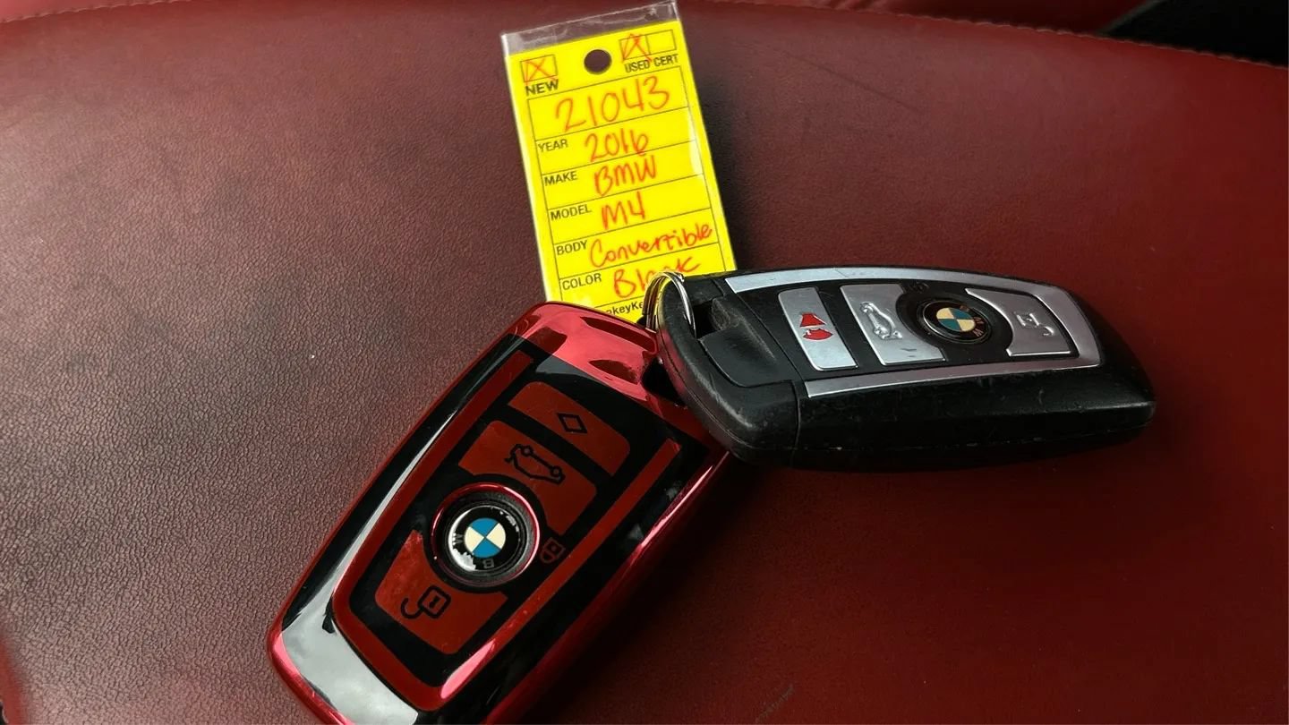 Used 2016 BMW M4 Convertible RWD image 15