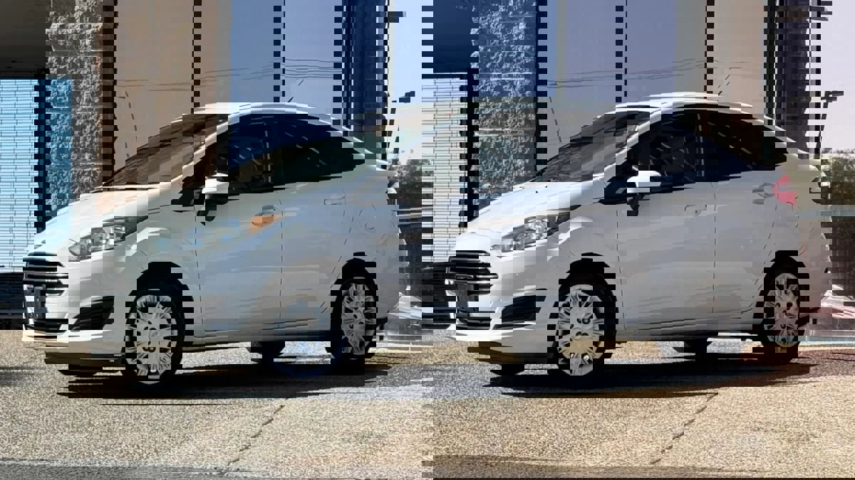 Used 2016 Ford Fiesta S FWD image 3