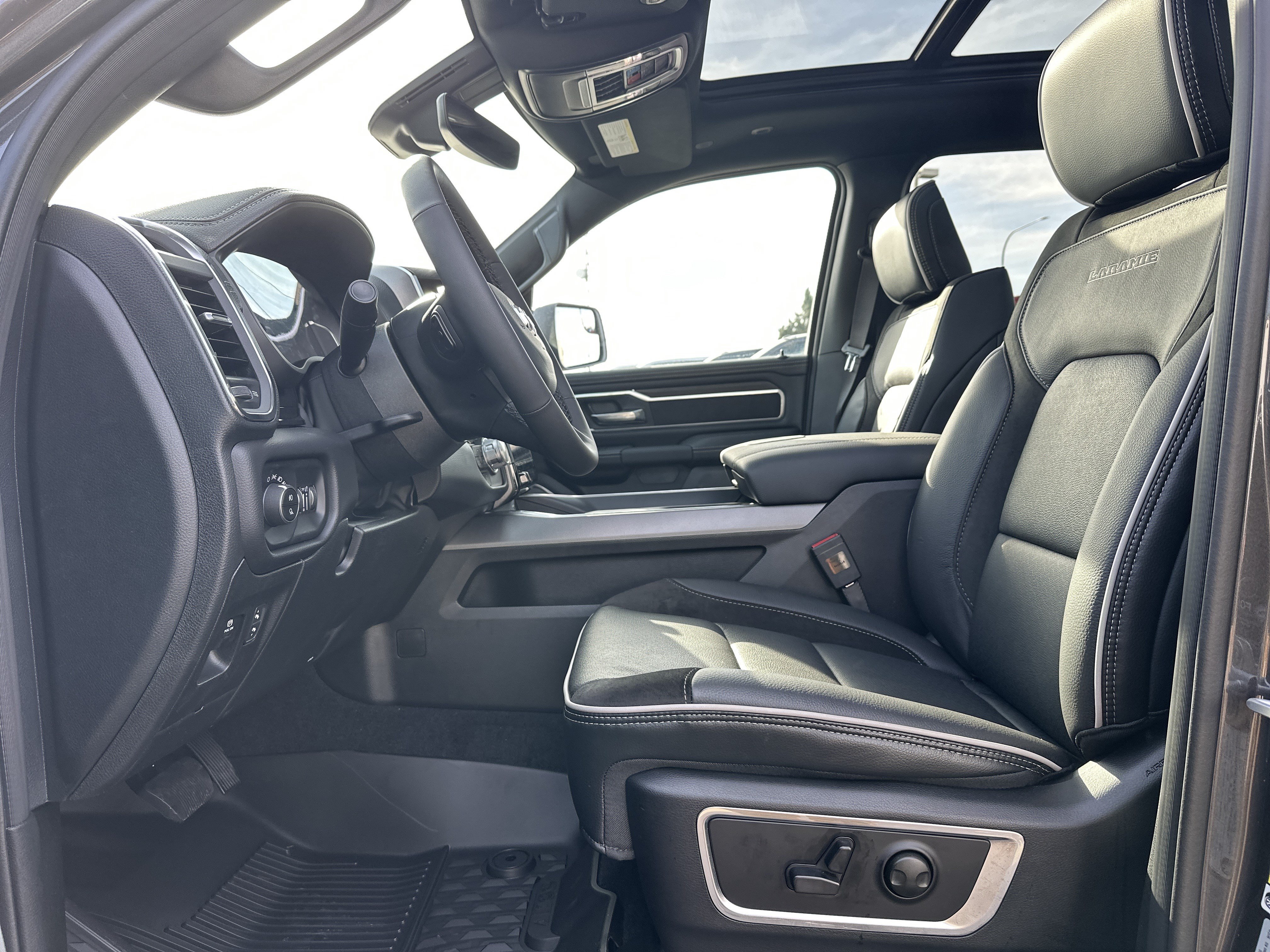 New 2026 RAM 1500 Laramie w/ Night Edition AWD/4WD image 10