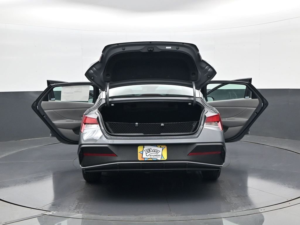 New 2026 Hyundai Elantra SE FWD image 32