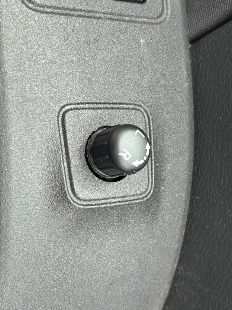 Used 2024 Nissan Frontier SV RWD image 21