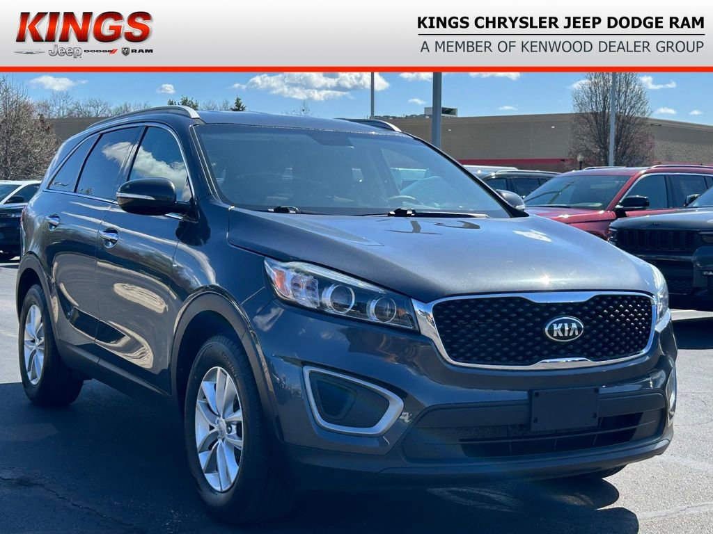 Used 2017 Kia Sorento LX w/ LX Convenience Package image 1