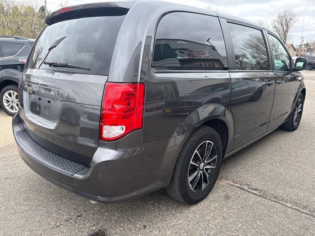 Used 2018 Dodge Grand Caravan SXT w/ Blacktop Package FWD image 6