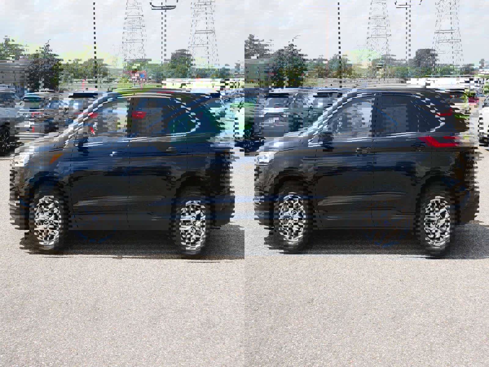 Used 2021 Ford Edge SEL w/ Convenience Package image 4