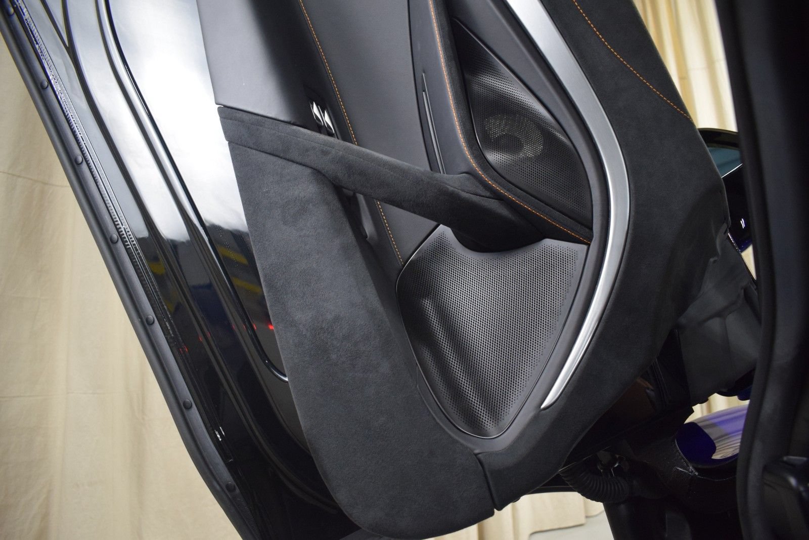 Used 2024 McLaren 750S Spider RWD image 39