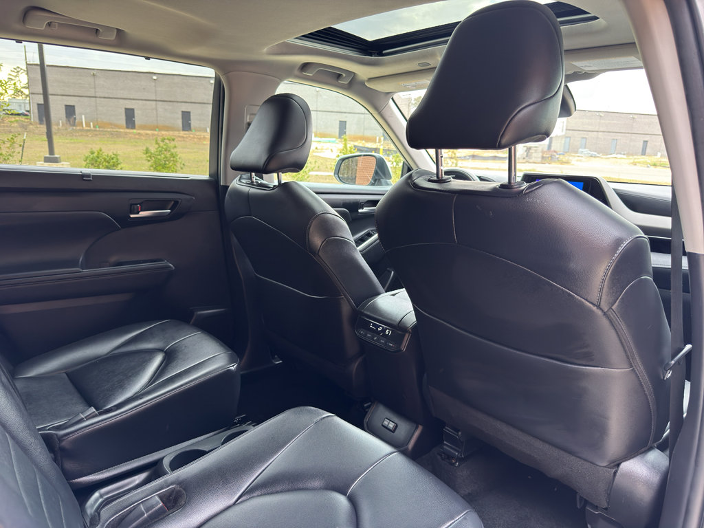 Used 2024 Toyota Highlander XLE image 17
