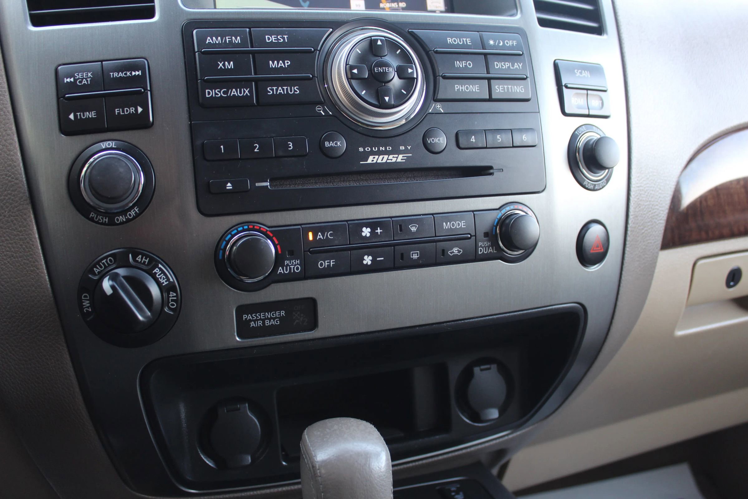 Used 2014 Nissan Armada Platinum image 35