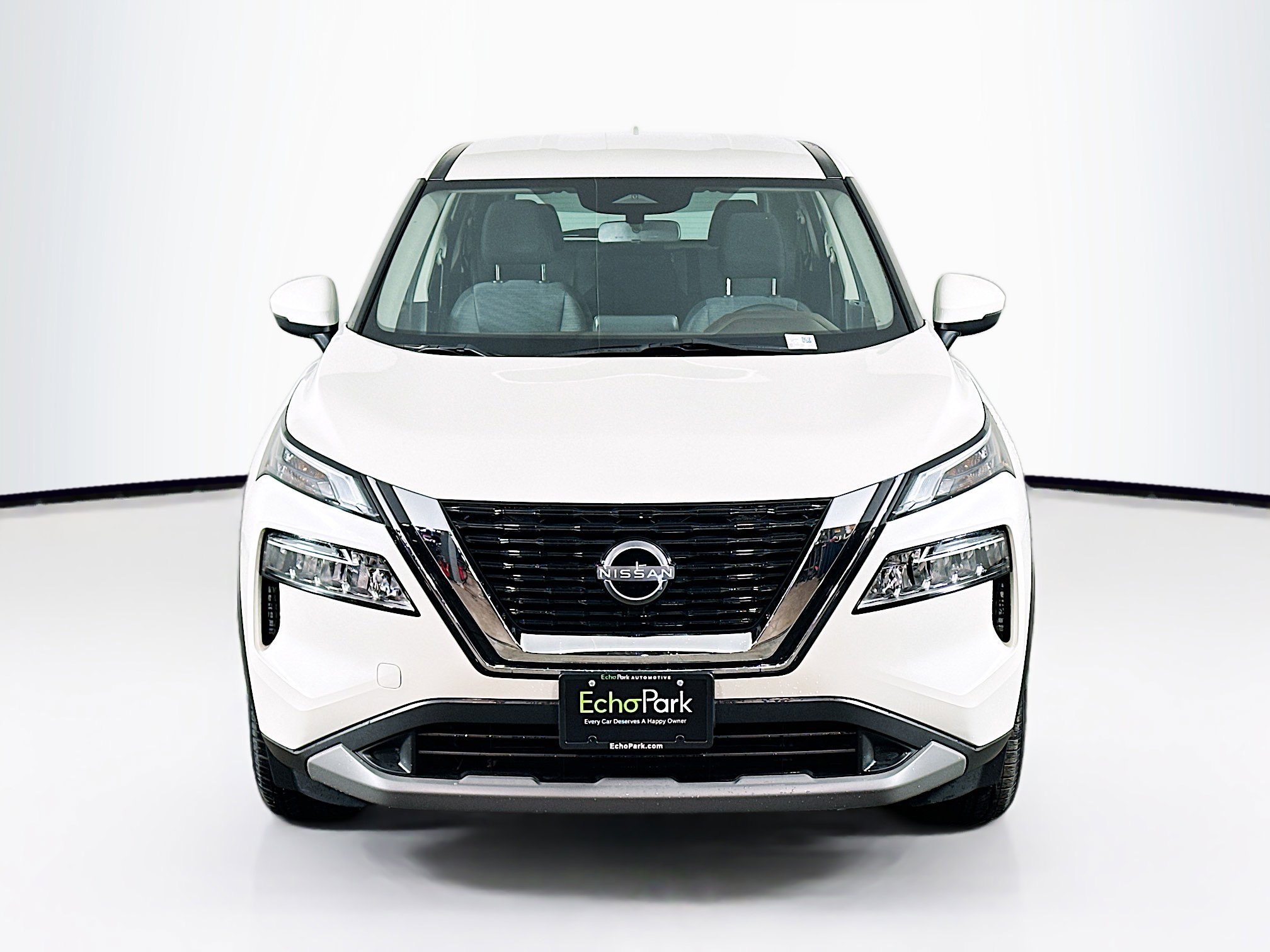 Used 2023 Nissan Rogue SV image 2