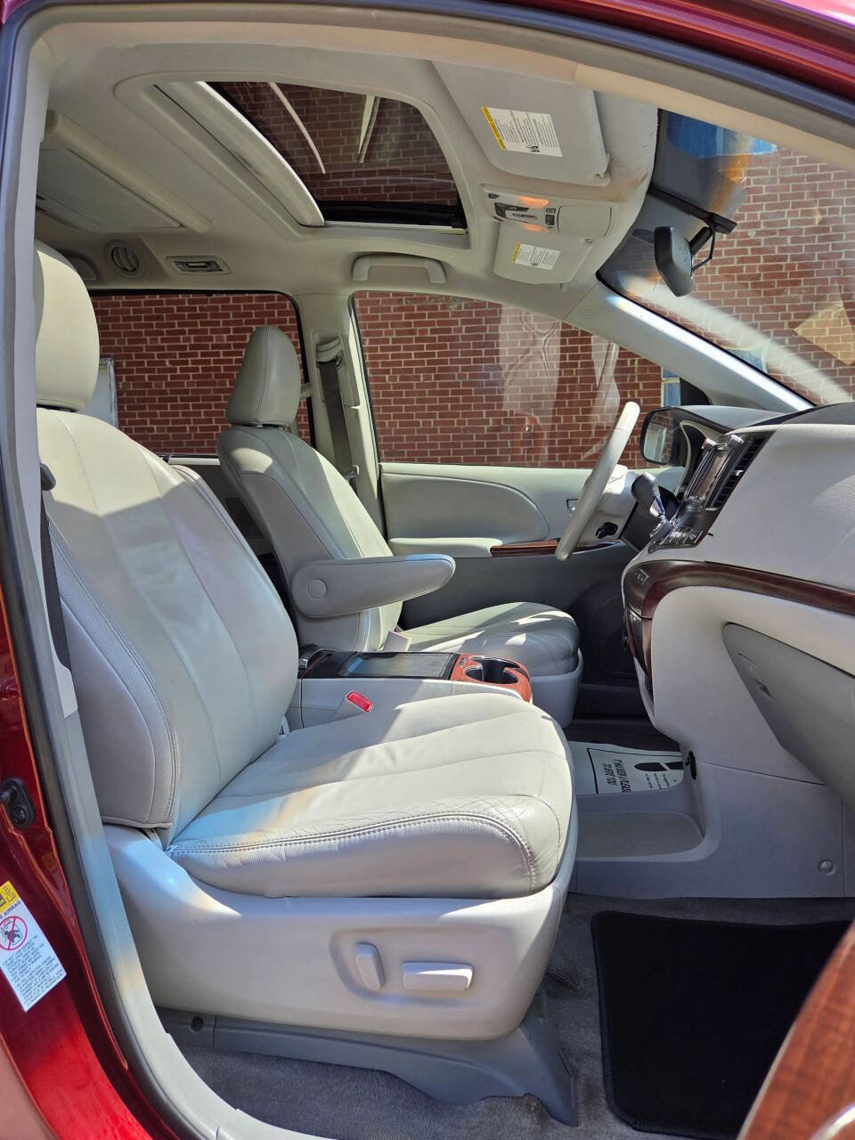 Used 2013 Toyota Sienna XLE image 11