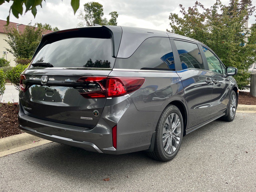 New 2026 Honda Odyssey Touring image 3