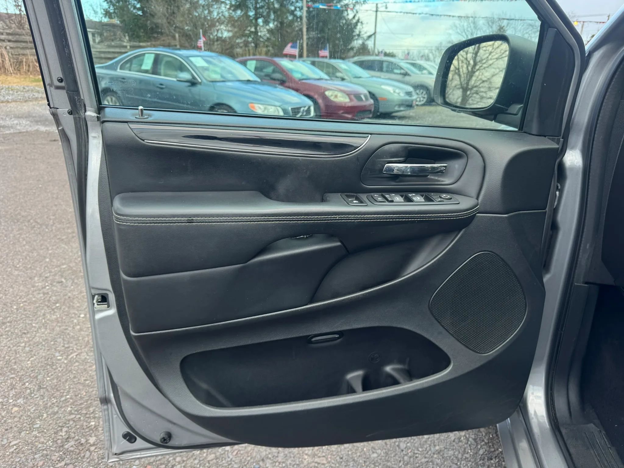 Used 2016 Dodge Grand Caravan SXT image 15