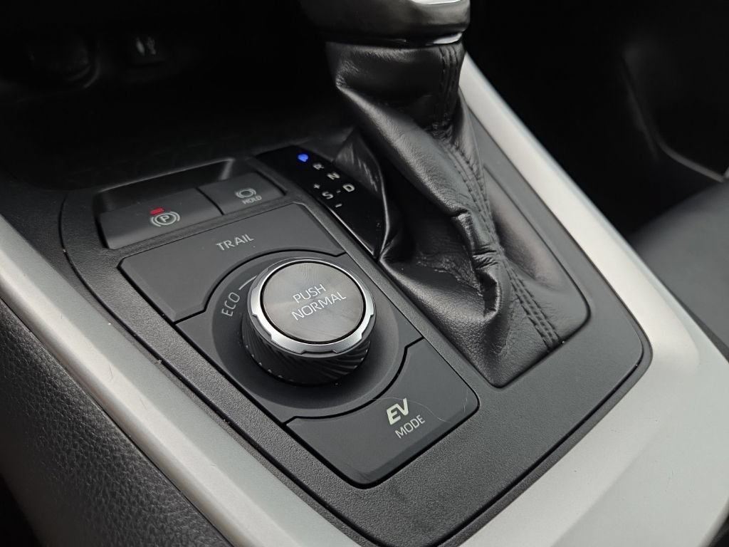 Used 2019 Toyota RAV4 XSE w/ XSE Weather Package AWD/4WD image 33