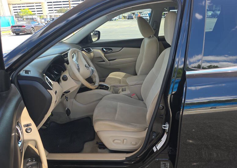 Used 2015 Nissan Rogue SV FWD image 8