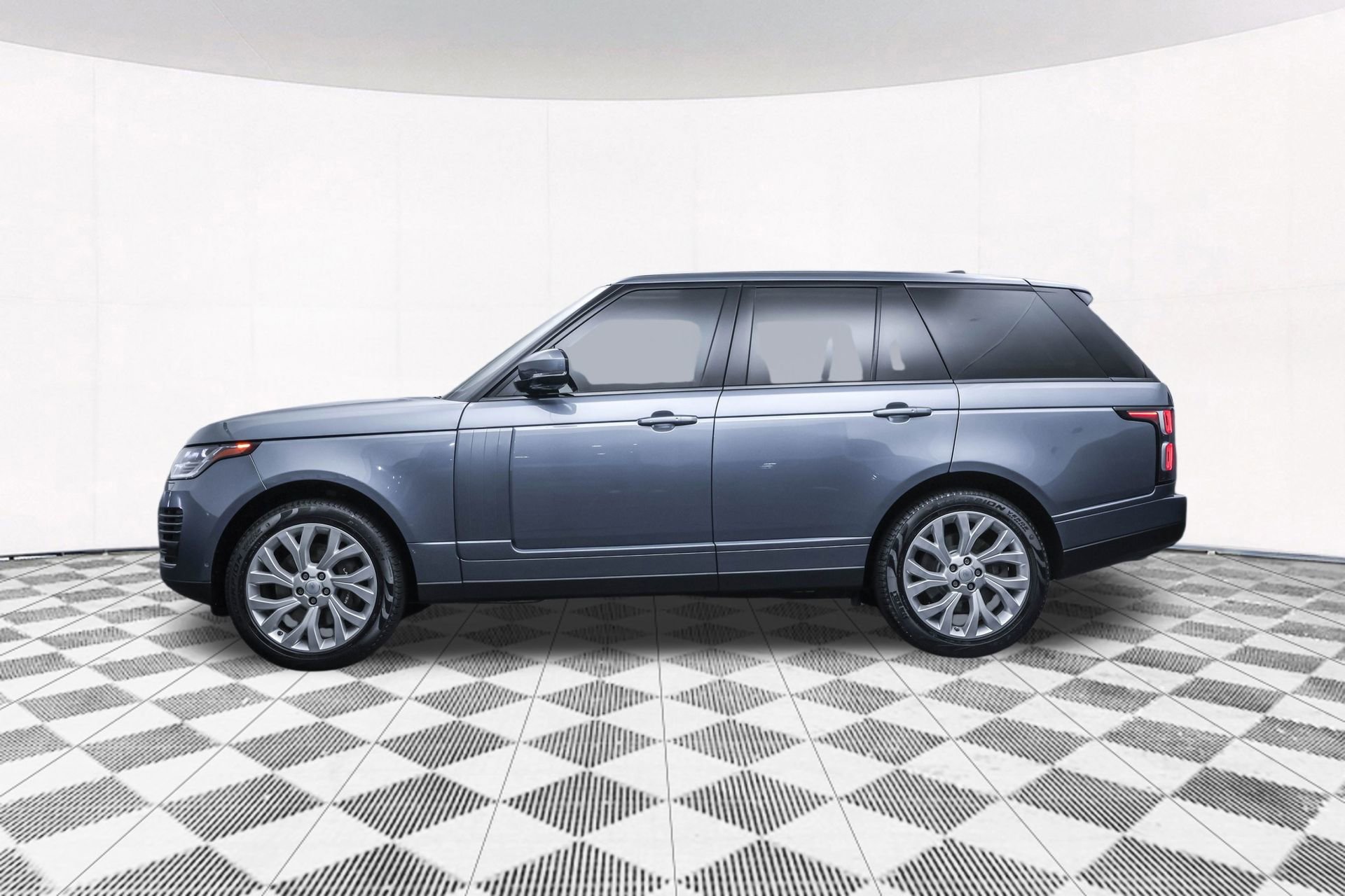 Used 2019 Land Rover Range Rover HSE image 9