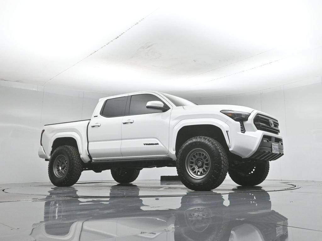 Used 2025 Toyota Tacoma SR5 AWD/4WD image 3