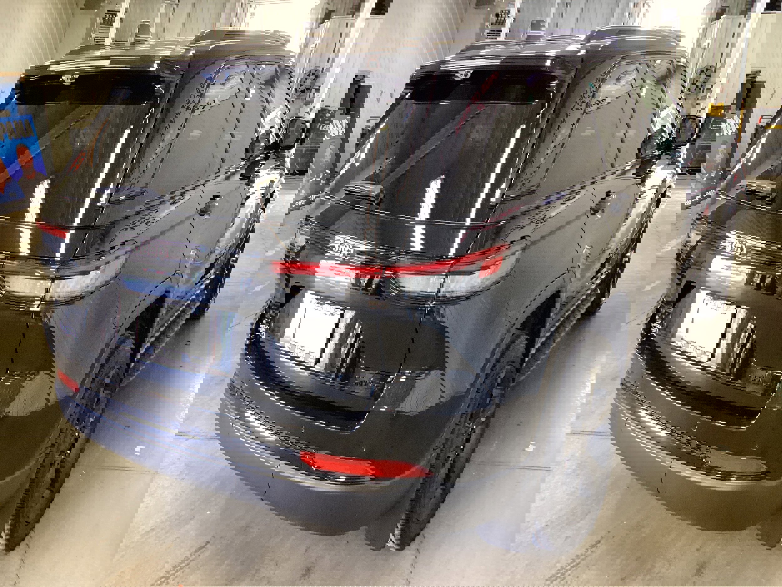 Used 2024 Jeep Grand Cherokee Limited w/ Luxury Tech Group II image 7