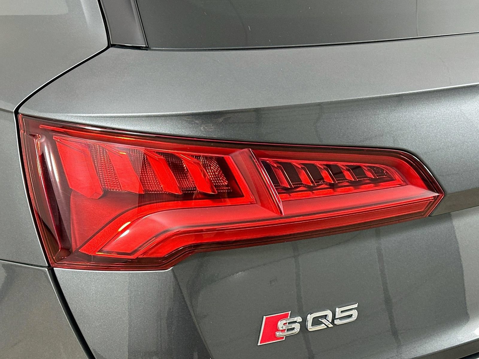 Used 2018 Audi SQ5 Prestige w/ Prestige Package AWD/4WD image 12
