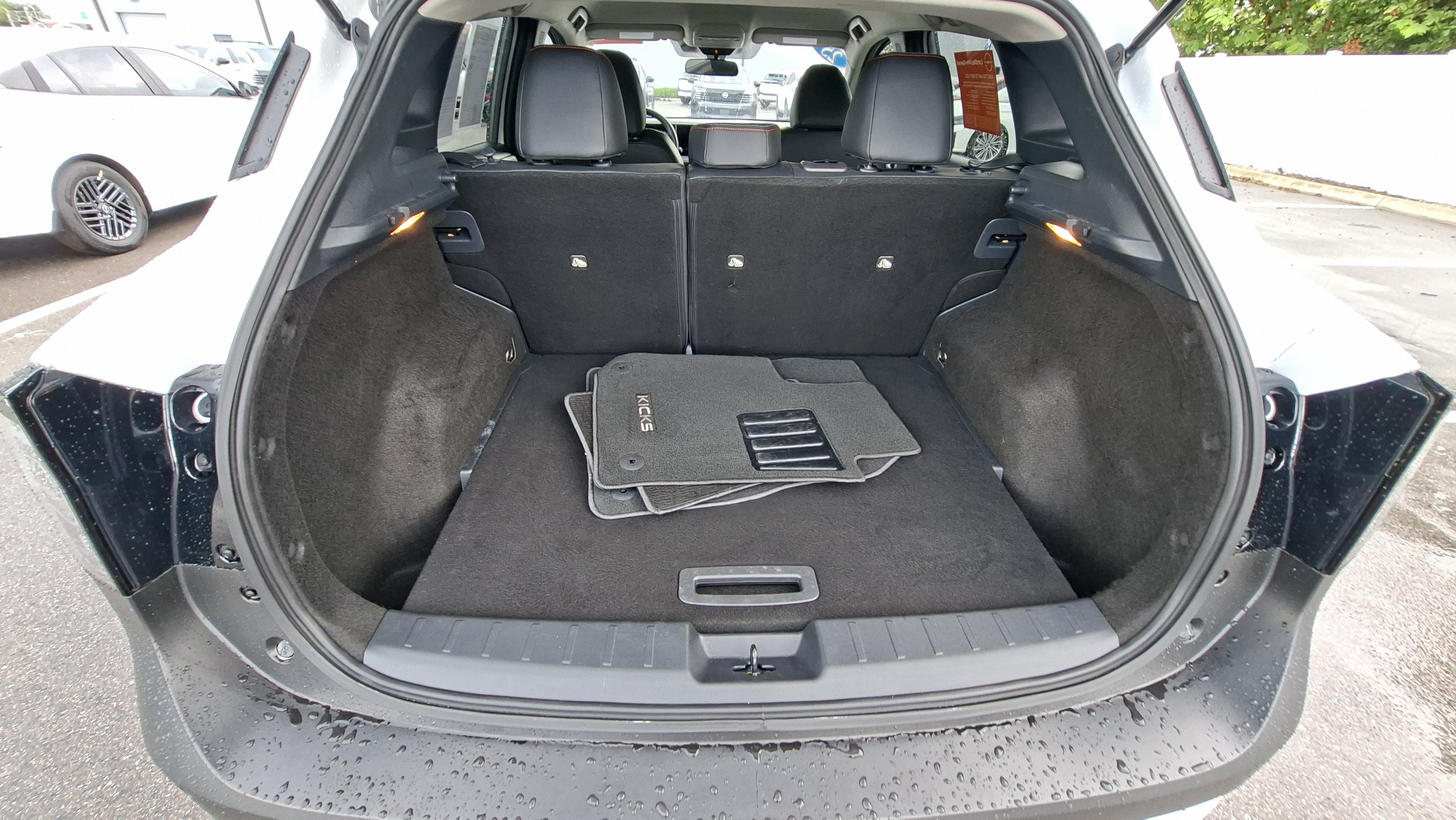 Used 2025 Nissan Kicks SR FWD image 21