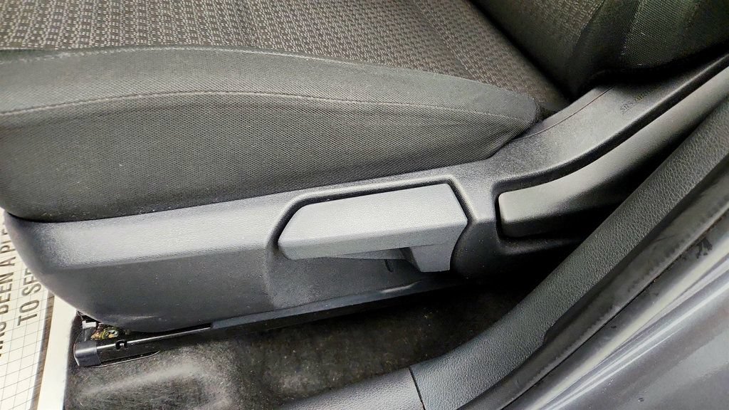 Used 2025 Nissan Kicks S FWD image 11