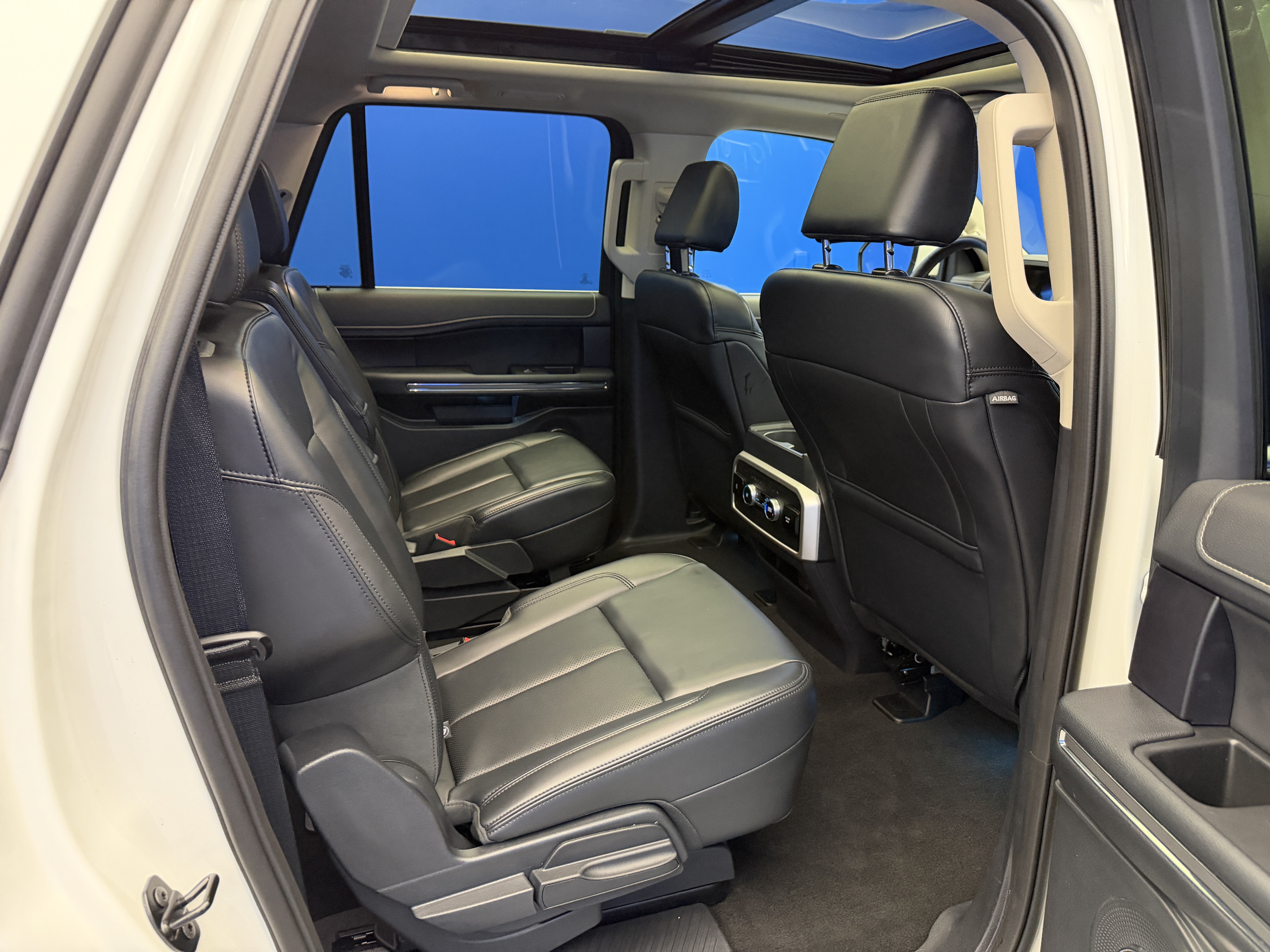 Used 2024 Ford Expedition Max XLT AWD/4WD image 27