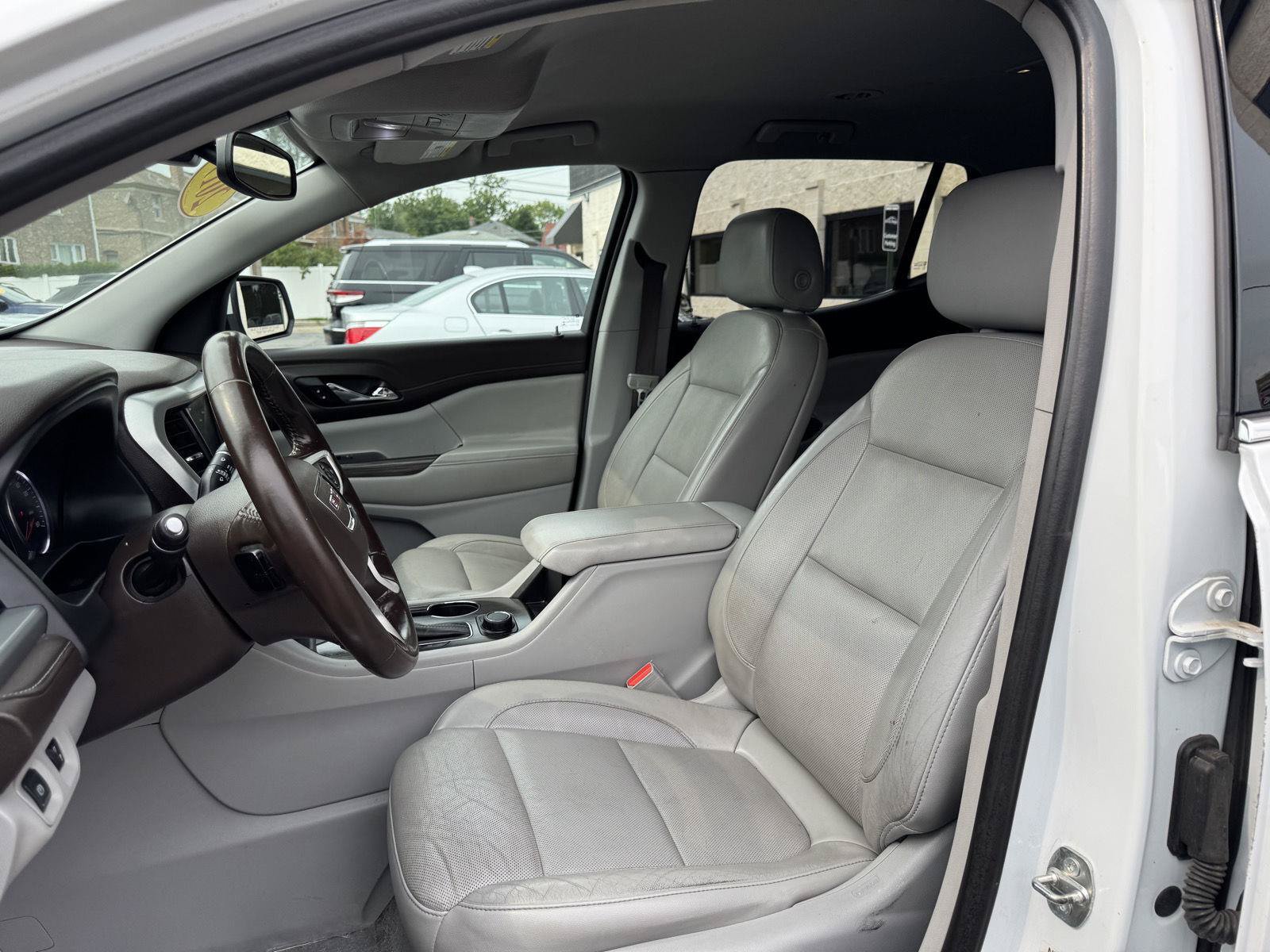 Used 2019 GMC Acadia SLT FWD image 17