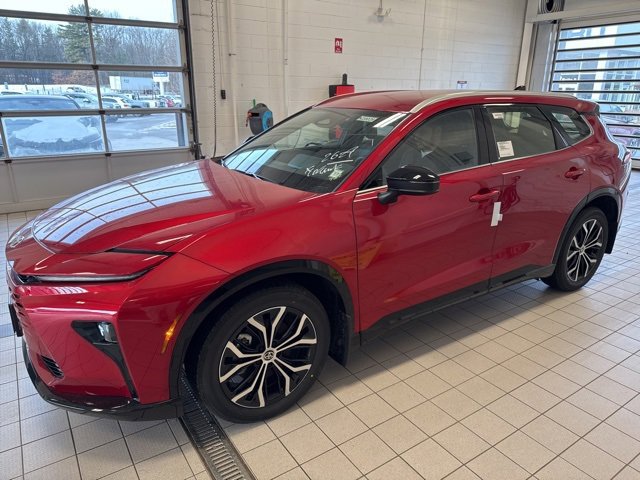 New 2025 Toyota Crown Signia image 2