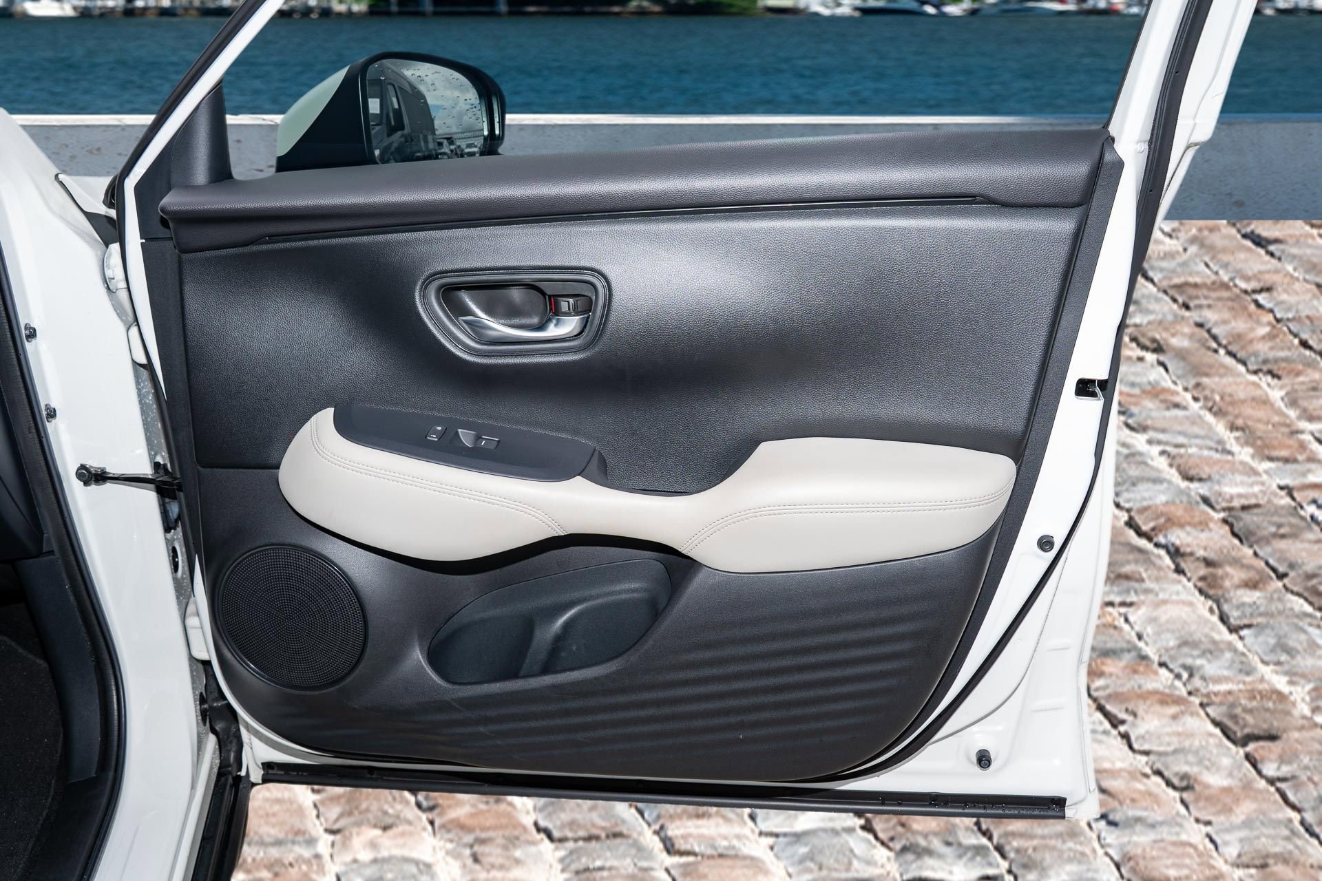 Used 2023 Honda HR-V LX image 12