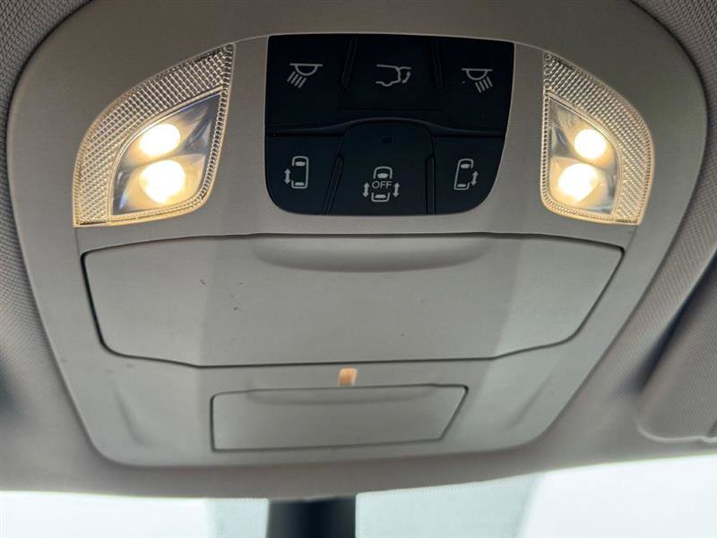 Used 2024 Chrysler Pacifica Touring-L image 25