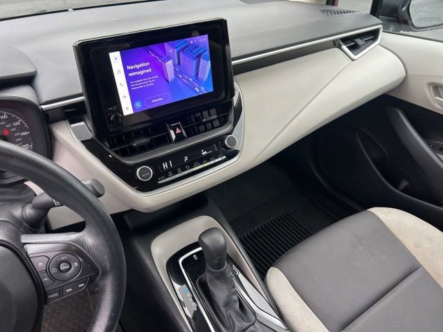 Used 2025 Toyota Corolla LE FWD image 31