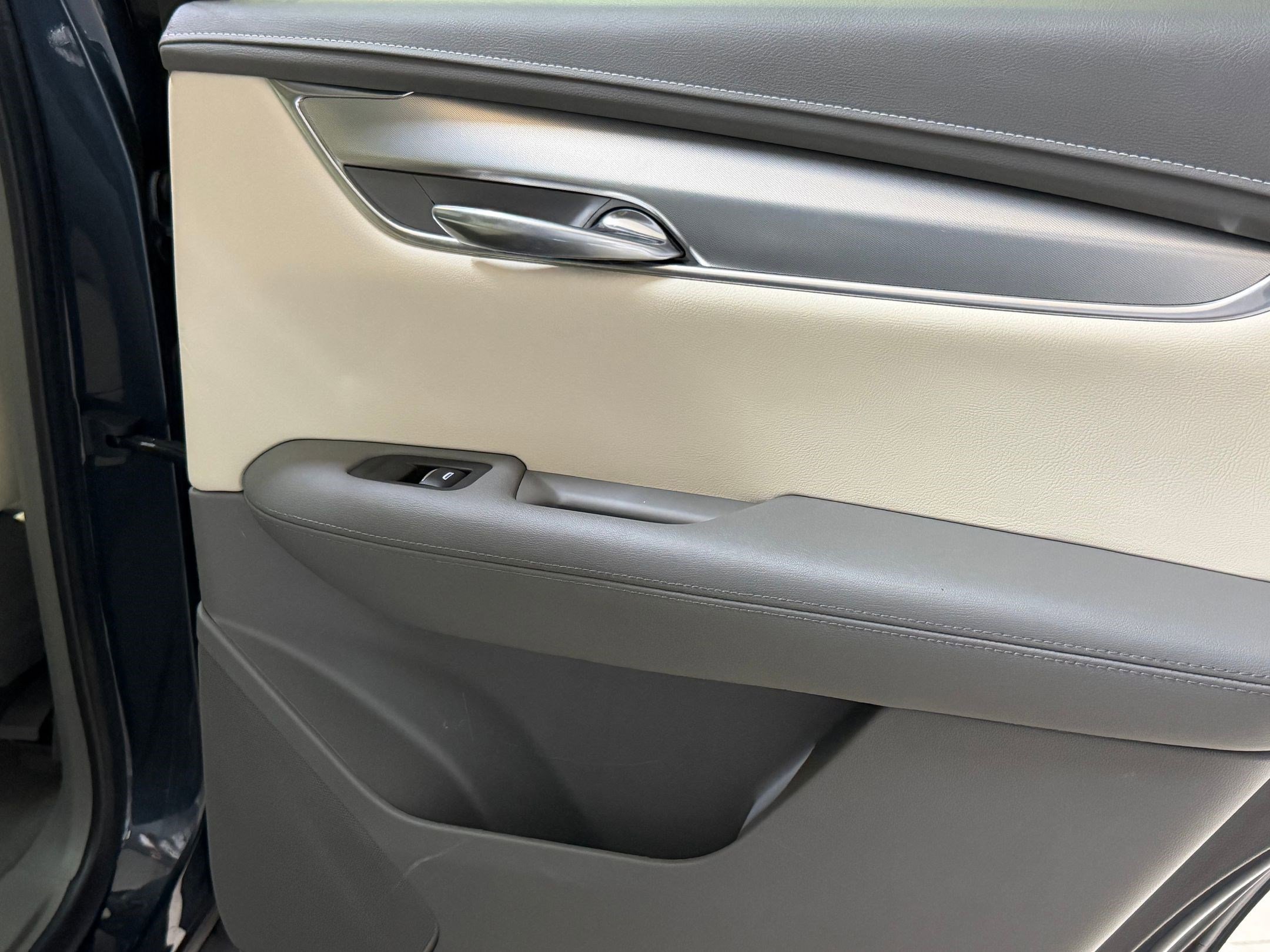 Used 2020 Cadillac XT5 Premium Luxury FWD image 44