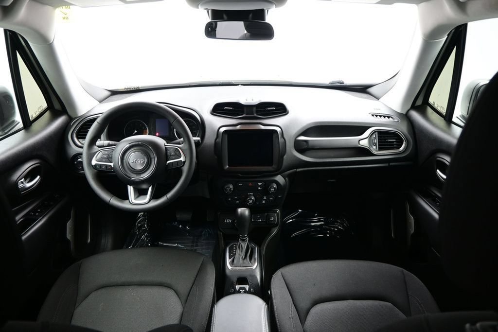 Used 2023 Jeep Renegade Latitude AWD/4WD image 10