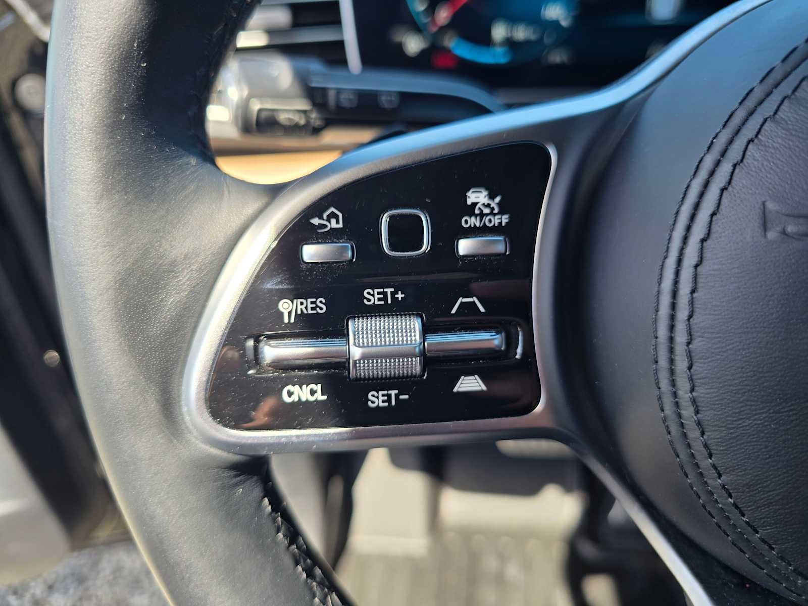 Used 2021 Mercedes-Benz GLS 580 4MATIC image 25