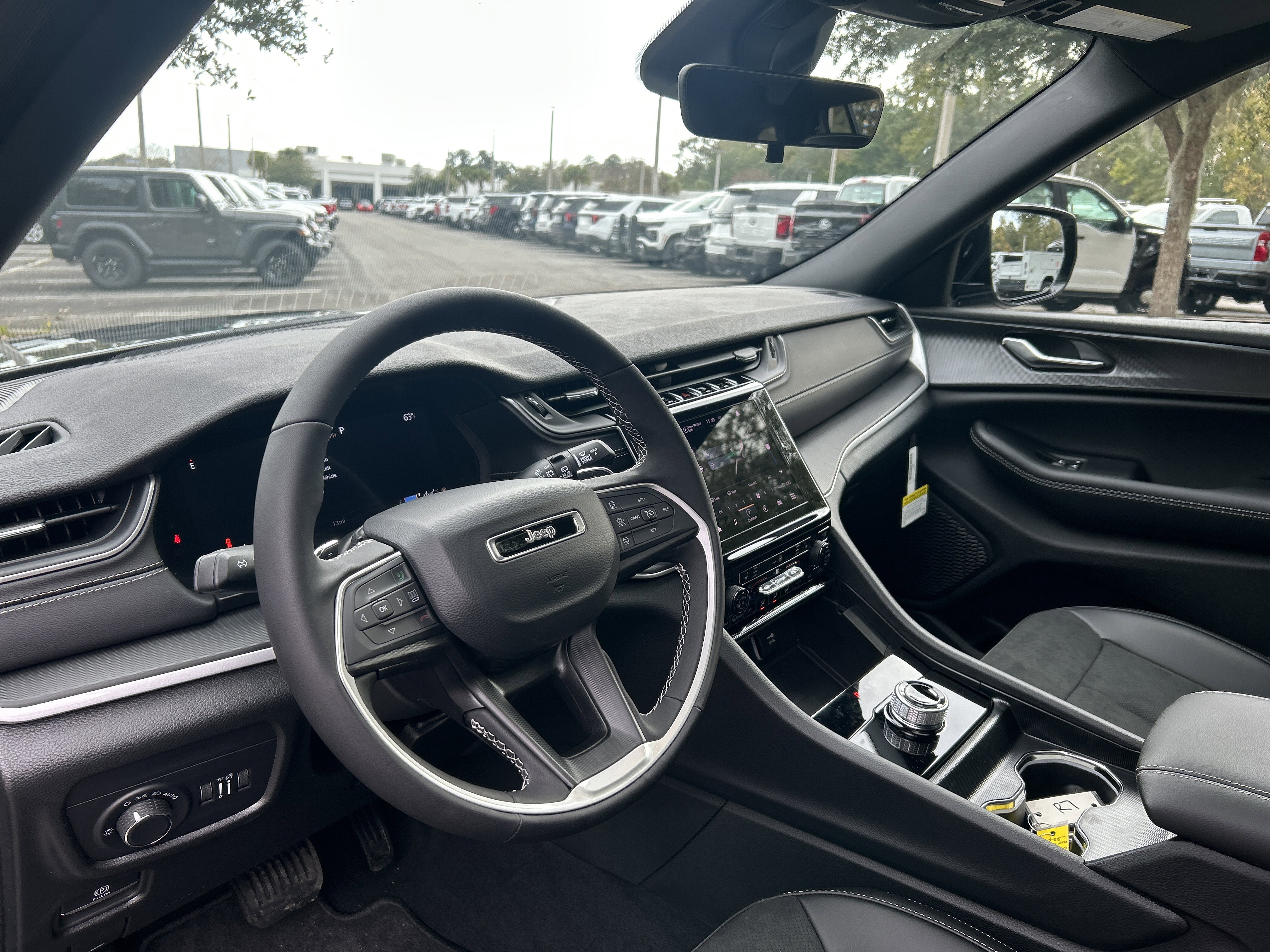 New 2025 Jeep Grand Cherokee Altitude image 16