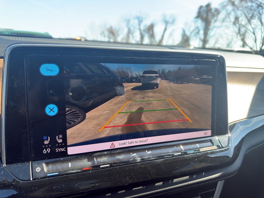 New 2026 Volkswagen Atlas SE FWD image 17