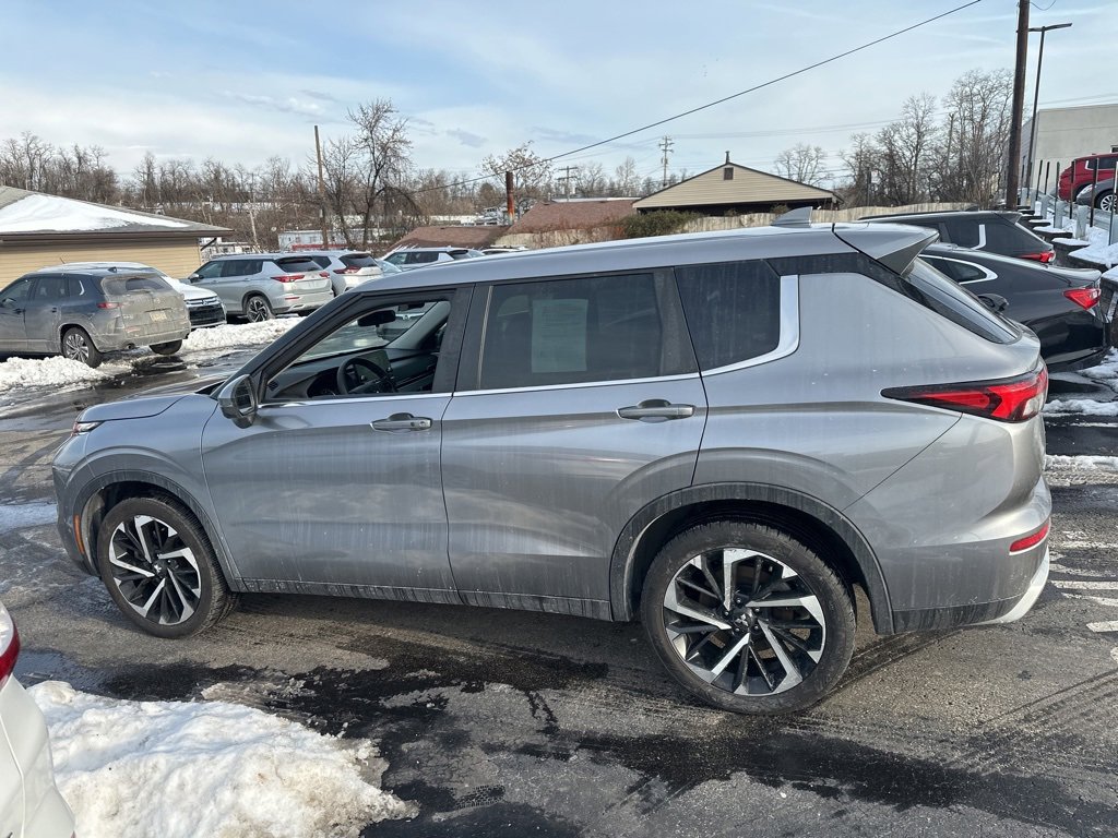 Used 2022 Mitsubishi Outlander SE image 6