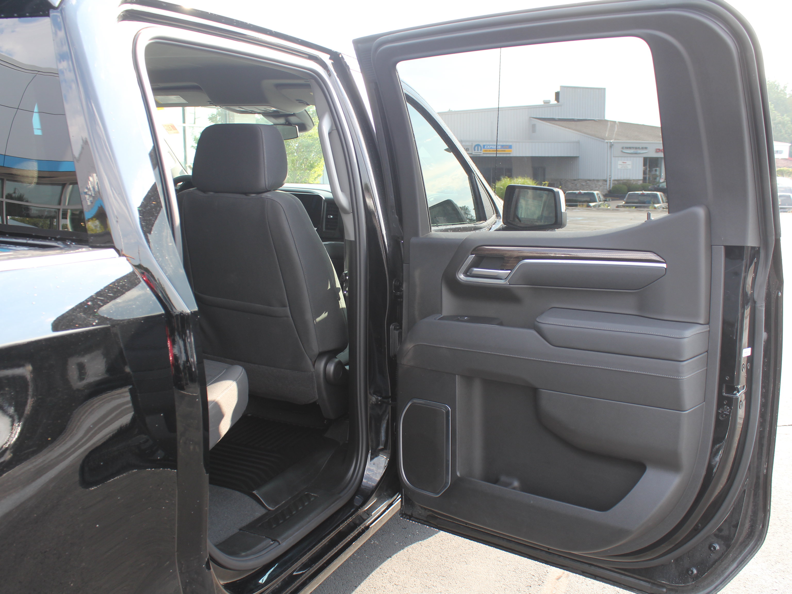Certified 2026 Chevrolet Silverado 1500 LT AWD/4WD image 23
